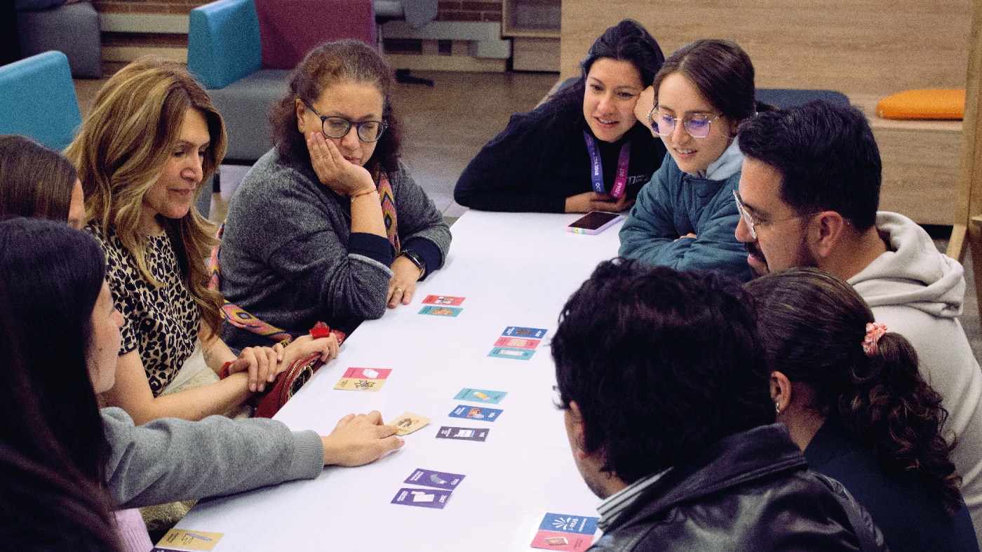 Con juegos y trabajo colaborativo, los asistentes pensaron en los futuros de Uniandes.