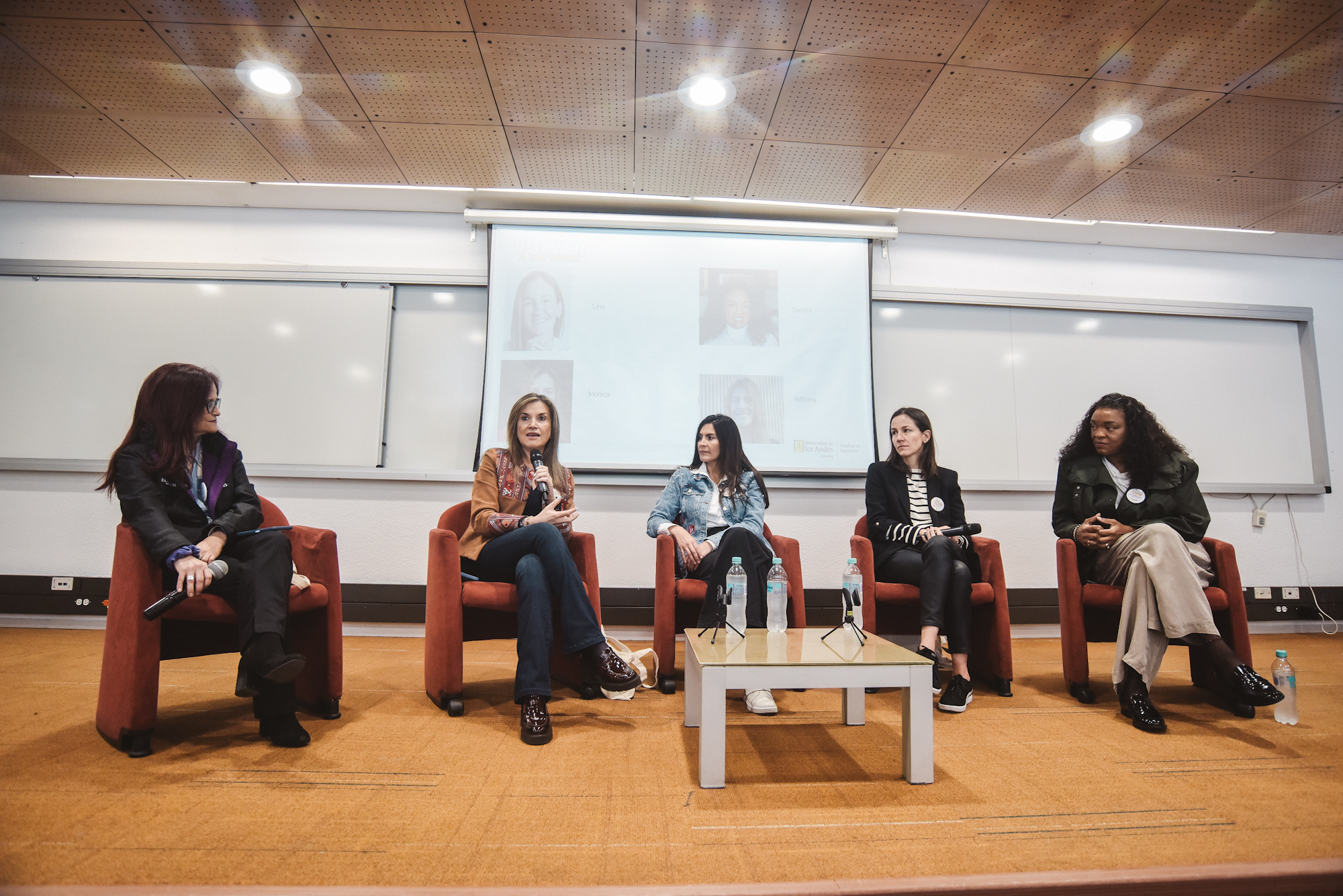 Panel de mujeres