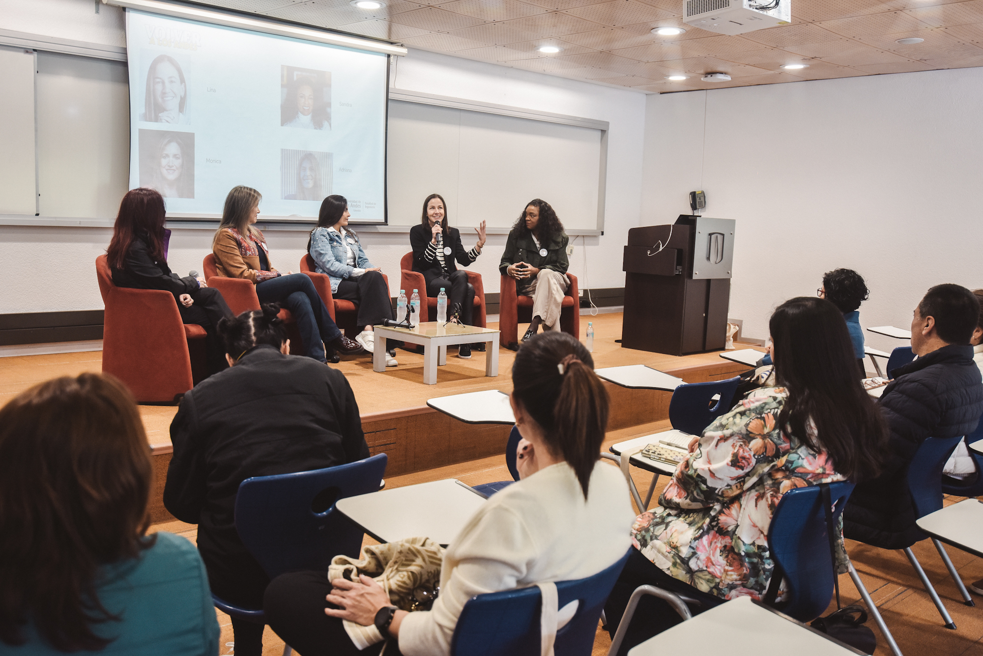 Panel de mujeres