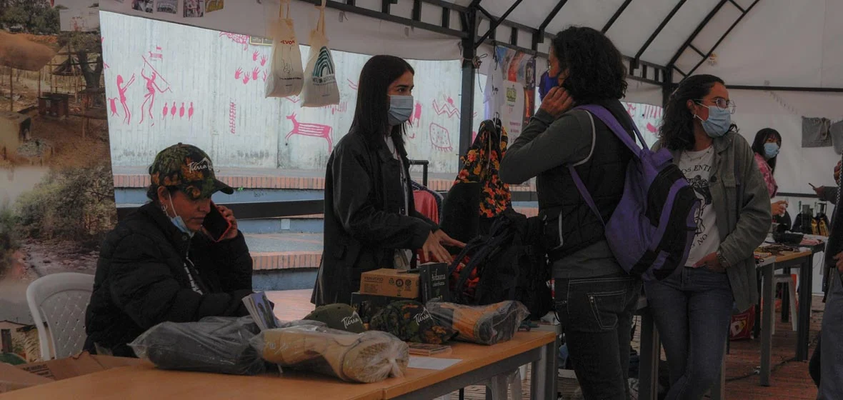 Asistentes al Mercadillo de Paz