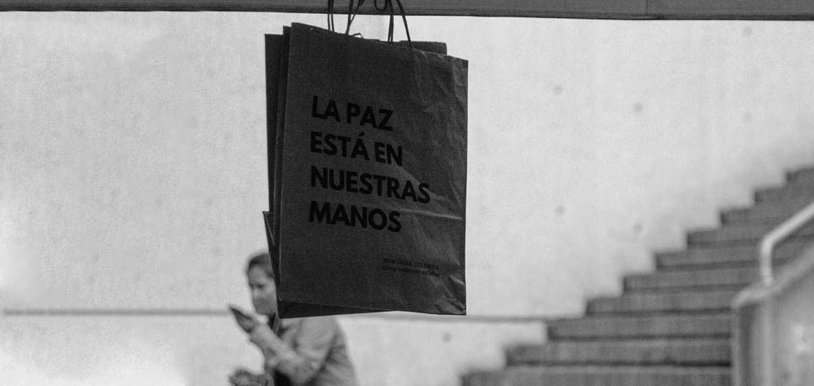 Bolsa con mensaje por la paz