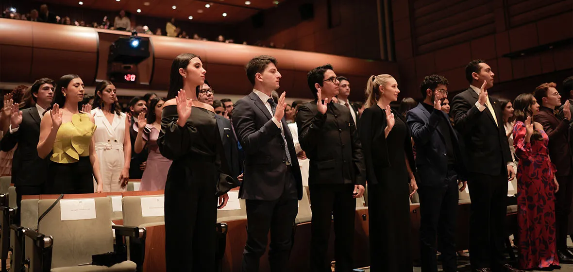 Foto graduandos de medicina Uniande