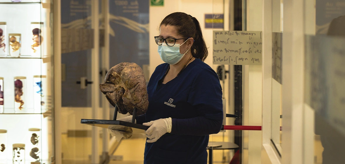 Adriana en el museo de anatomía