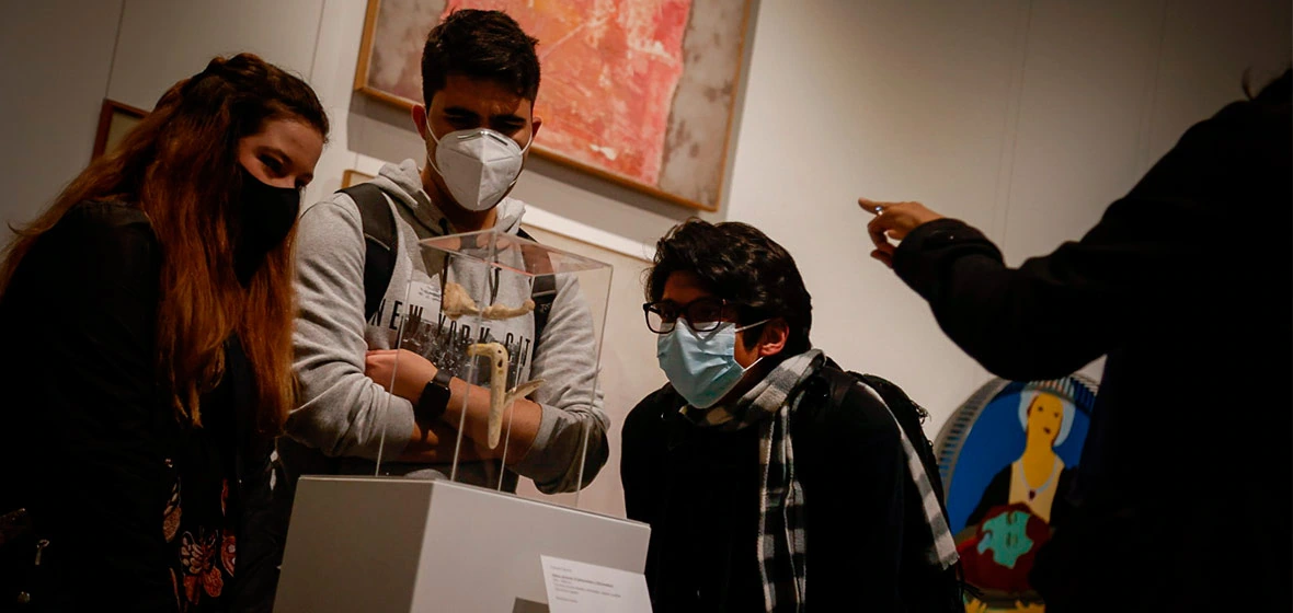 Foto de la inauguración de a nueva sala de exposiciones en el Centro Cívico Universitario