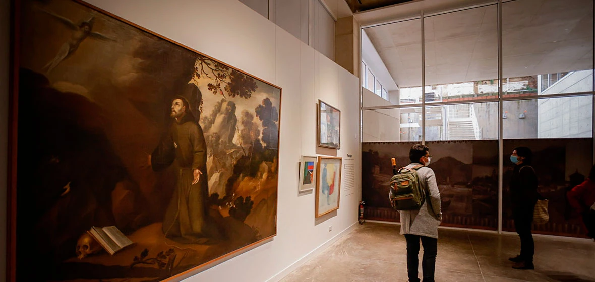 Foto de la inauguración de a nueva sala de exposiciones en el Centro Cívico Universitario