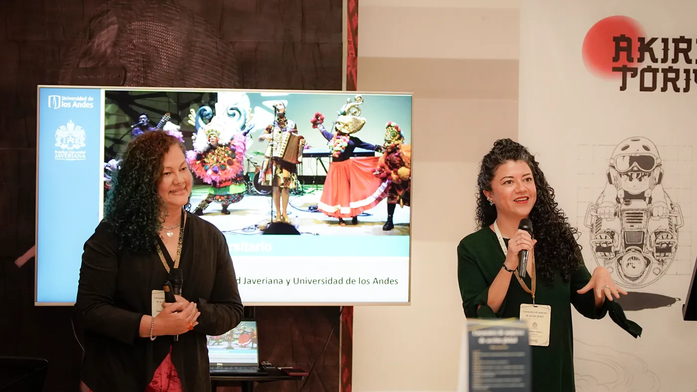 Ximena Guerrero, jefe del Centro Cultural de Los Andes, y Carolina Gómez del Centro Cultural de la Javeriana.