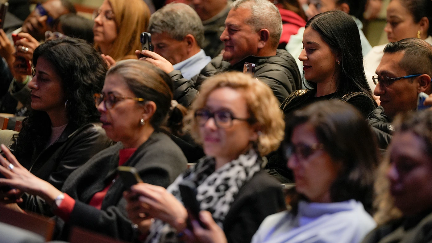 Público en el lanzamiento de Visionarios