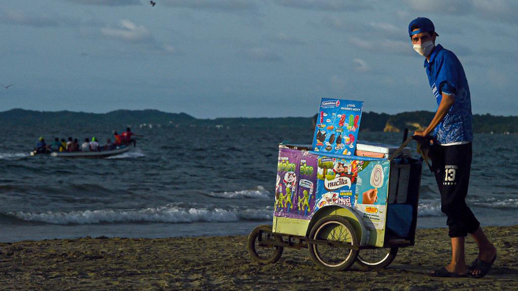 Vendedor de helados en las playas de Cartagena