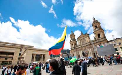 Colombians in the Plaza de Bolívar with flags