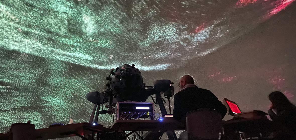 La combinación del BEAST y las luces del Planetario, un espectáculo sonoro.