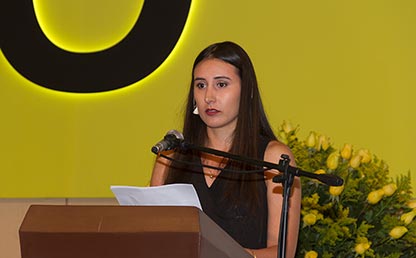 Camila García, grado summa cum laude durante su discurso en la ceremonia de grados de pregrado 2018-2. 