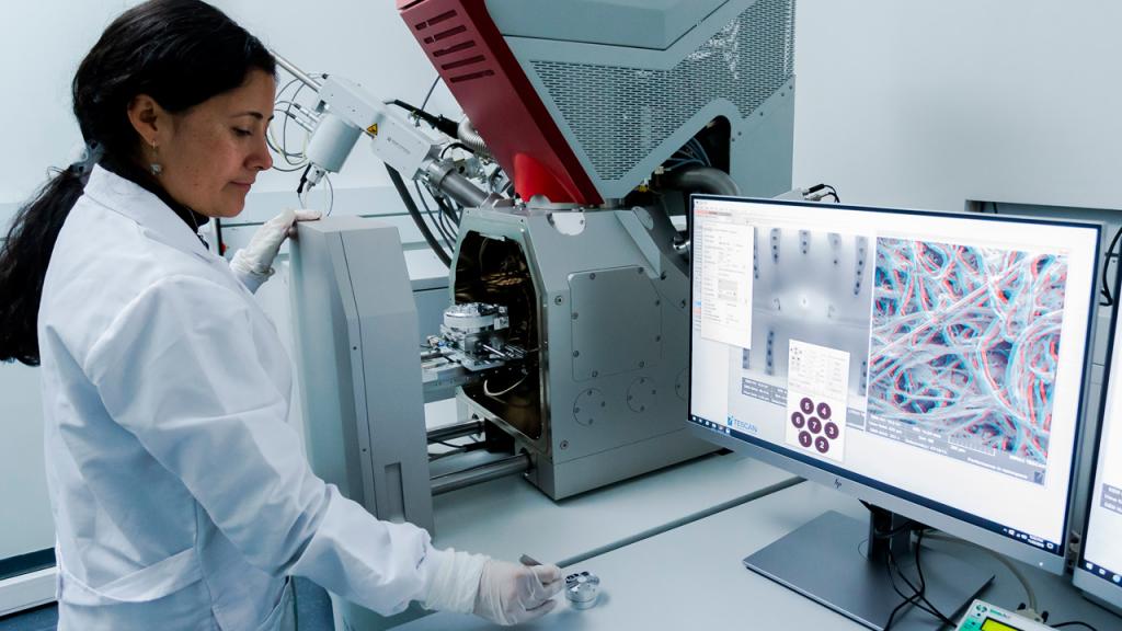 Microscopio de barrido de electrones de alta resolución primer equipo “Dual Beam SEM-FIB” en Colombia