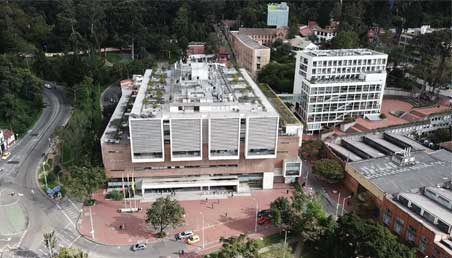 Fachada edificio de la Universidad de los Andes