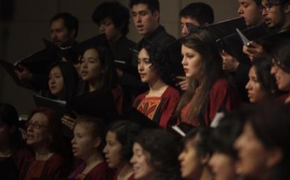 Coro de Los Andes interpreta el himno de la republica