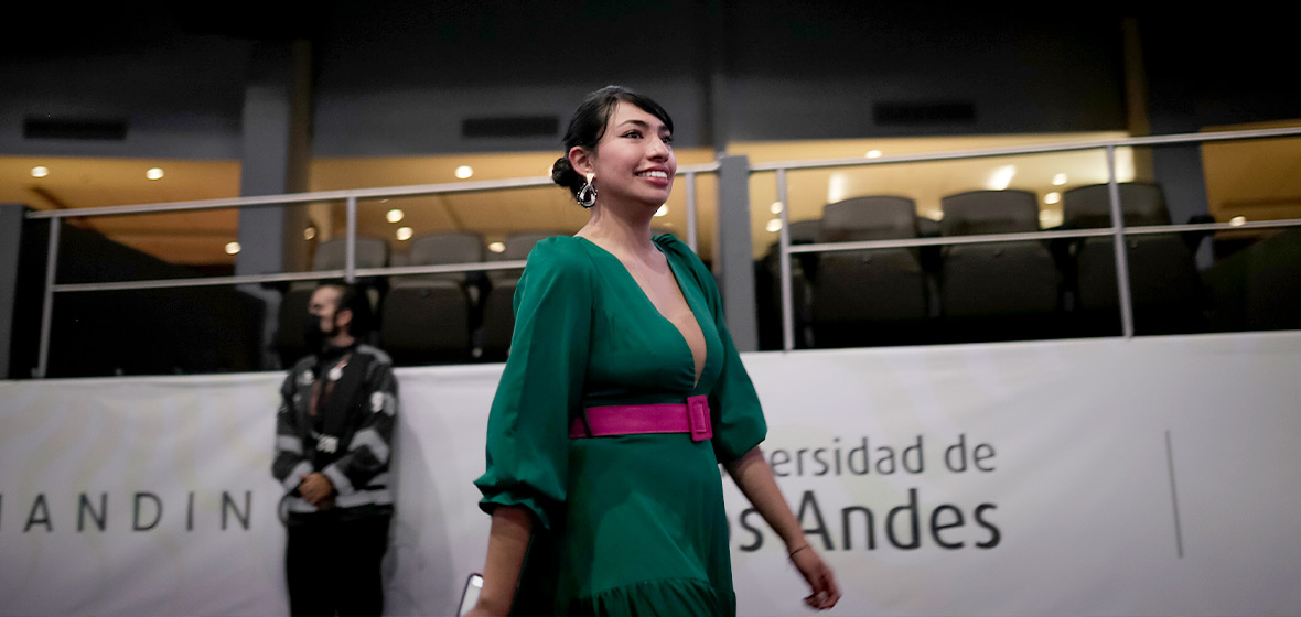 Foto de Catalina Santamaría durante su ceremonia de grado 