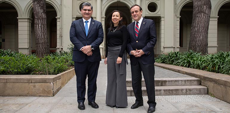 Raquel Bernal, rectora de la Universidad de los Andes;  David Garza, rector del Tec de Monterrey;   Ignacio Sánchez, rector de la Universidad Católica de Chile 