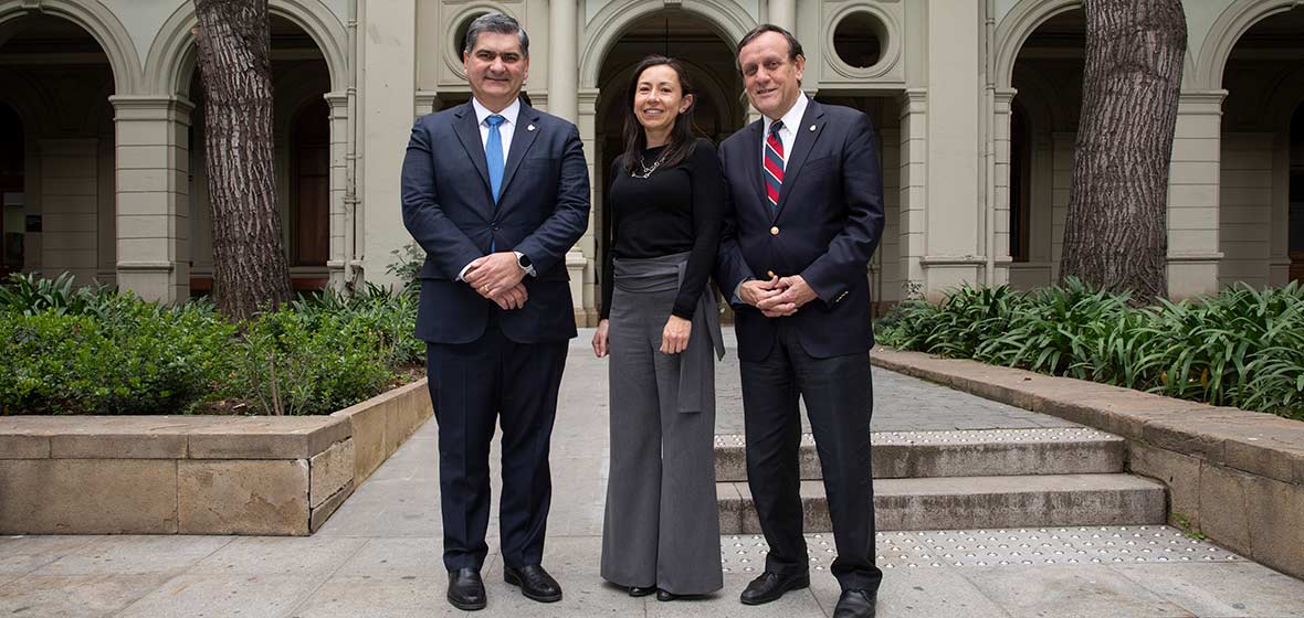 Raquel Bernal, rectora de la Universidad de los Andes;  David Garza, rector del Tec de Monterrey;   Ignacio Sánchez, rector de la Universidad Católica de Chile 