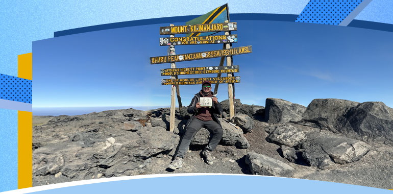 Juan Carlos Rojas en la cima del Kilimanjaro