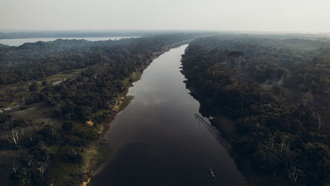 Río desembocando en el Amazonas.