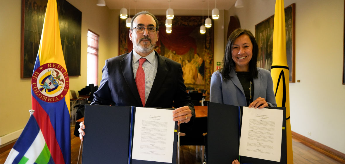 Los Andes y CAF firman memorando para fortalecer la formación técnica y tecnológica - Sergio DiazGranados y Raquel Bernal