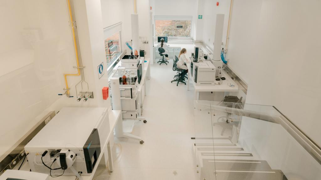  Image of the metabolomics laboratory