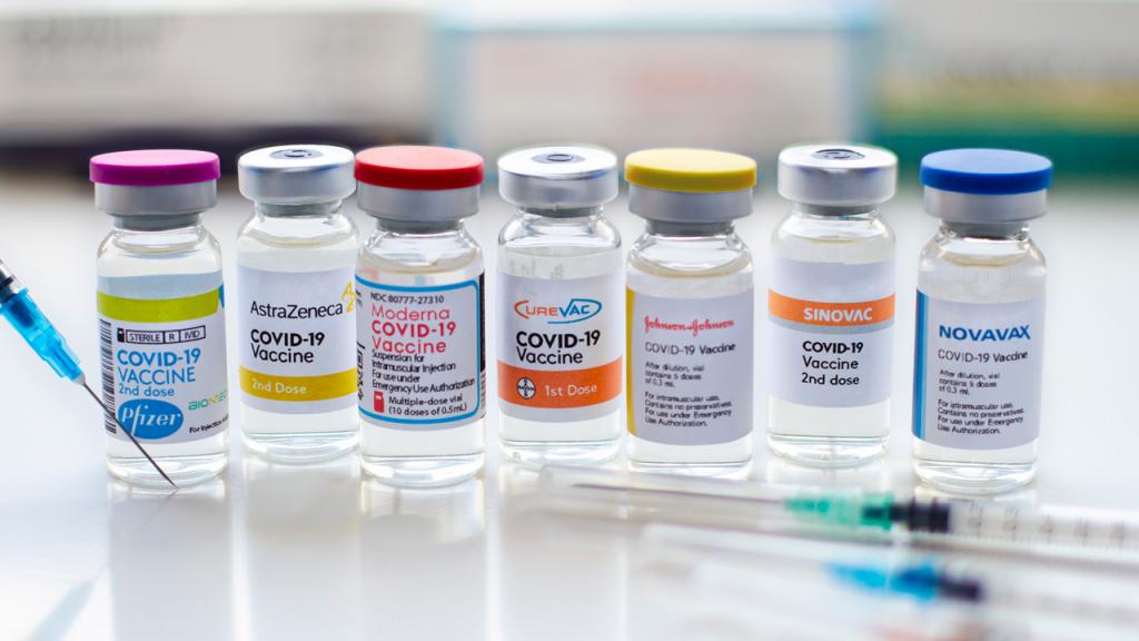 viales de distintas vacunas contra la COVID - 19