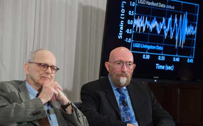 Los ganadores del Nobel de Física y co-fundadores de LIGO, Kip Thorne (derecha) y Rainer Weiss (izquierda)