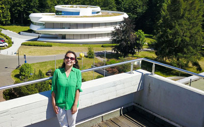 Photo of researcher Paola Pinilla with the astronomical center behind her