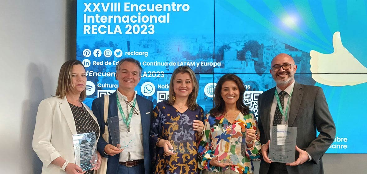 Delegación colombiana recibe premio de educación continua 