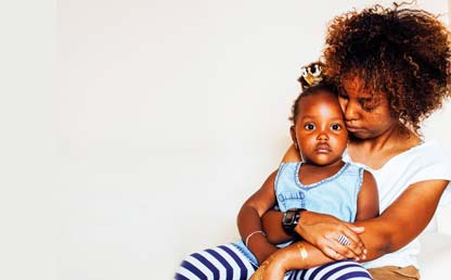 Imagen de mamá afro con su hija