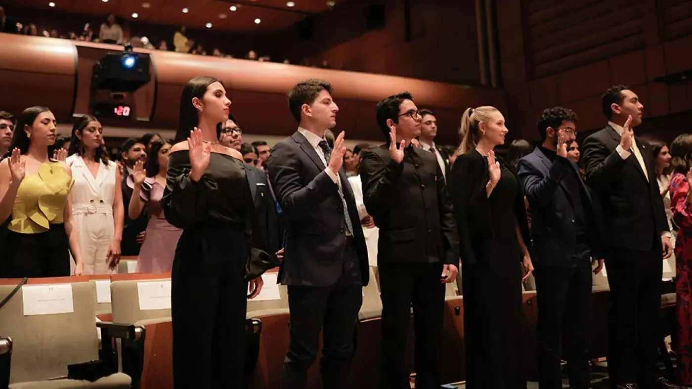 Foto graduandos de medicina Uniande