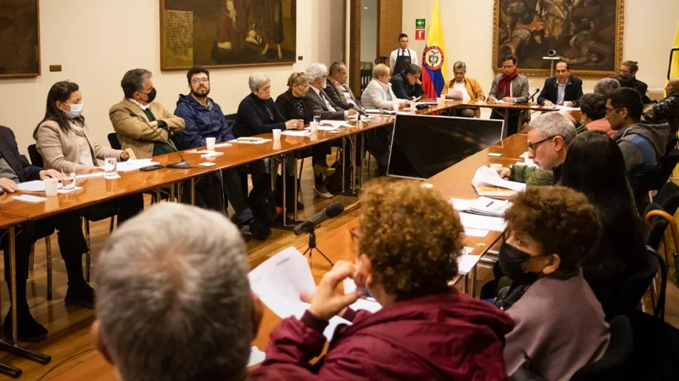 La rectoría y vecinos del barrio Las Aguas se reunieron para dialogar sobre el avance del Plan Parcial Triángulo de Fenicia. 