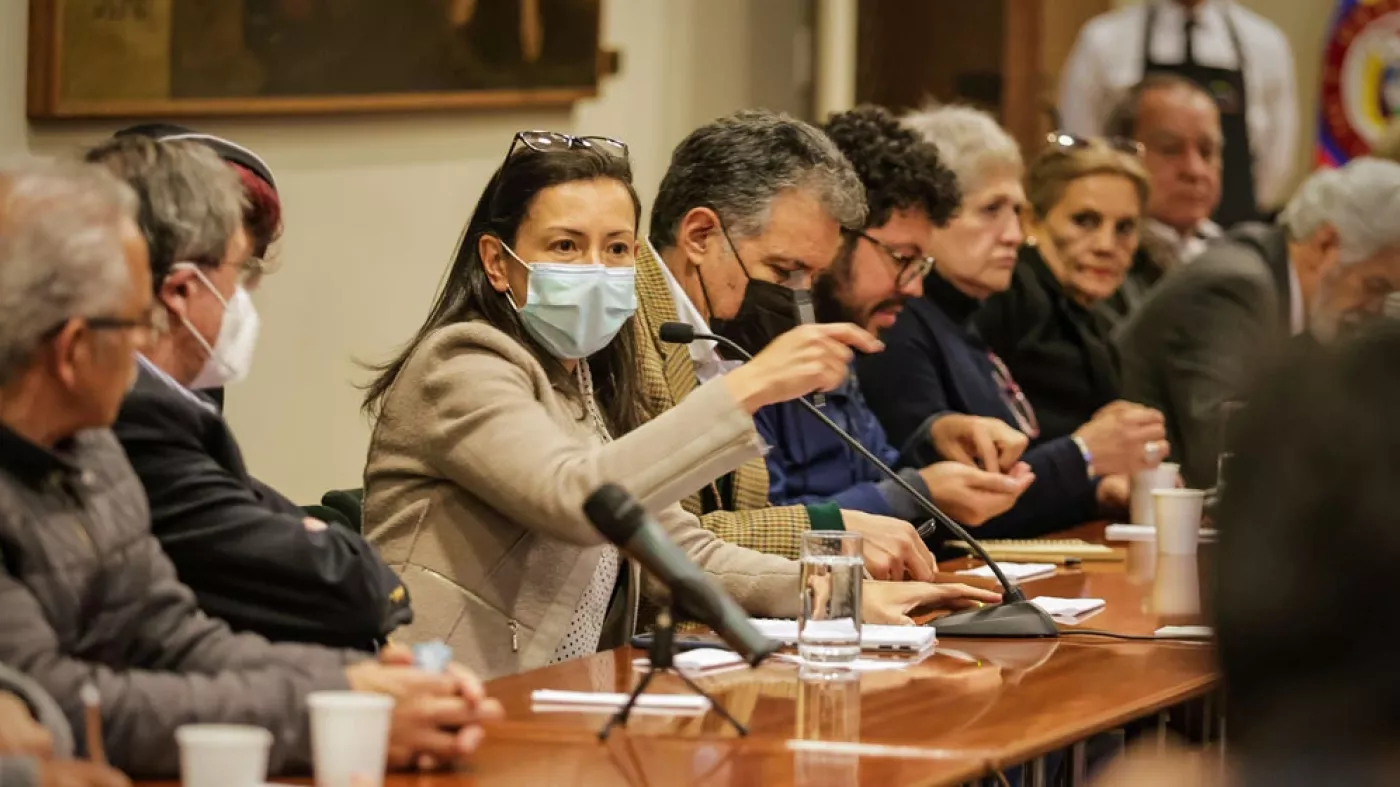 La rectoría y vecinos del barrio Las Aguas se reunieron para dialogar sobre el avance del Plan Parcial Triángulo de Fenicia.