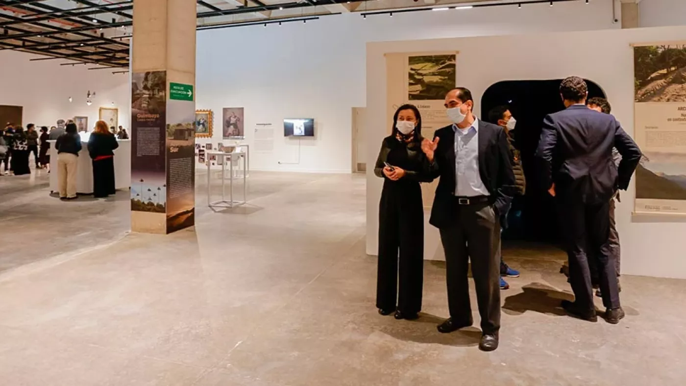 Foto de la inauguración de a nueva sala de exposiciones en el Centro Cívico Universitario