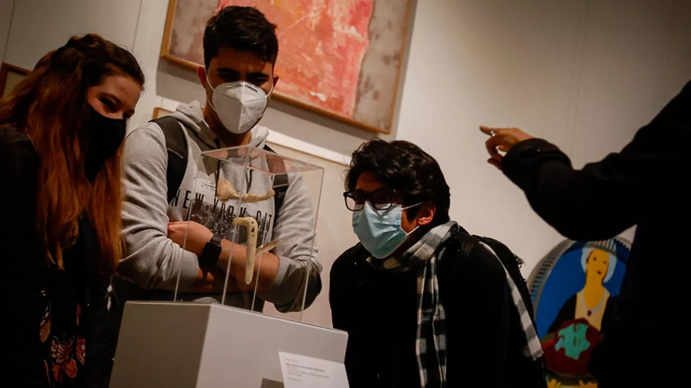 Foto de la inauguración de a nueva sala de exposiciones en el Centro Cívico Universitario