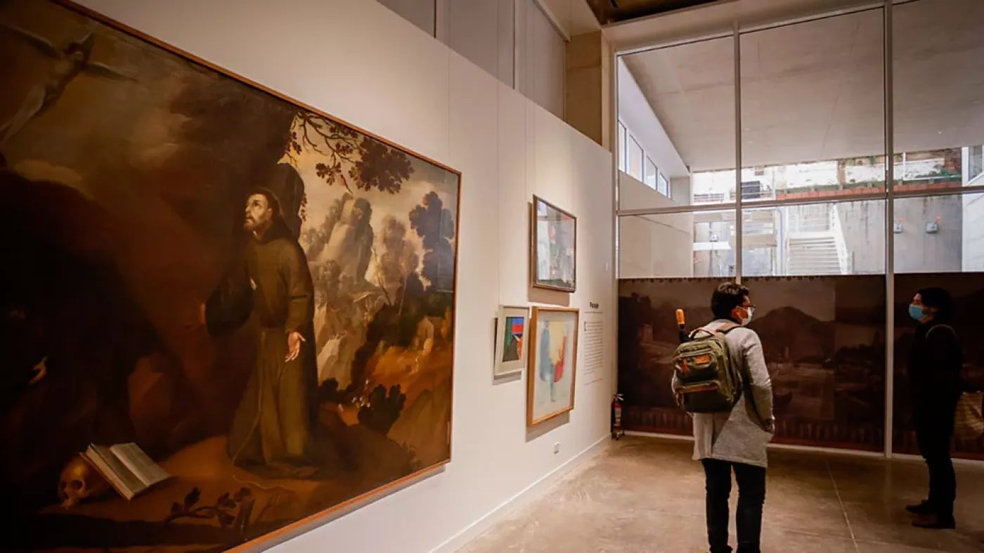 Foto de la inauguración de a nueva sala de exposiciones en el Centro Cívico Universitario