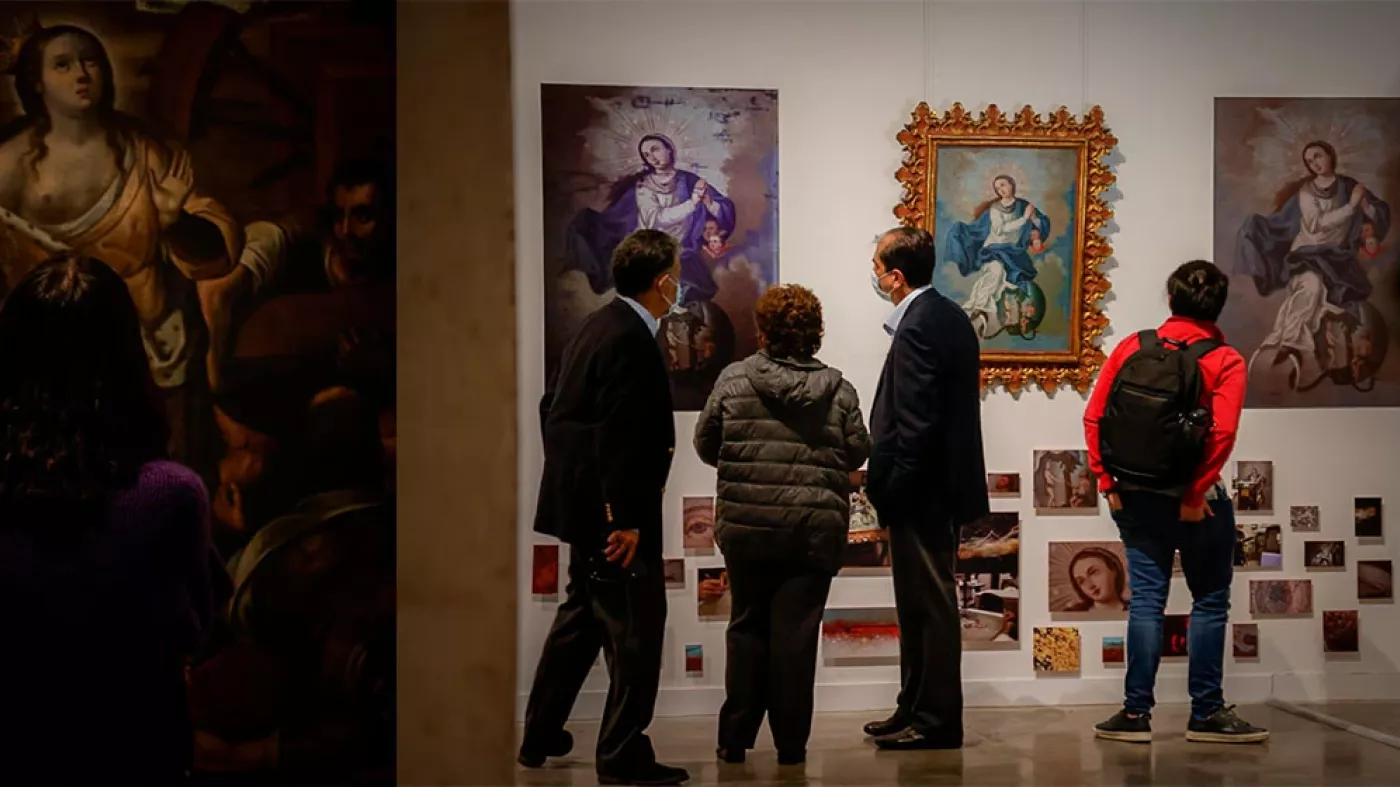 Foto de la inauguración de a nueva sala de exposiciones en el Centro Cívico Universitario