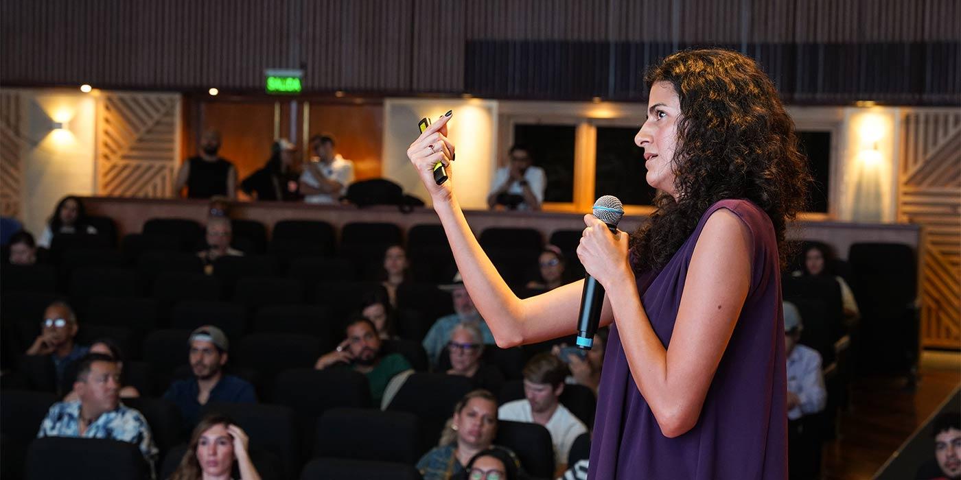 Lina Moros, Fac. Administración Uniandes