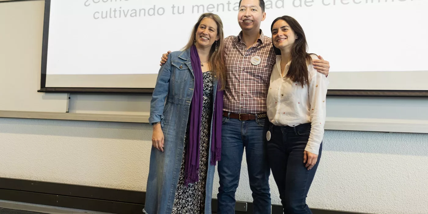 Profesores del taller sobre mentalidad de crecimiento.