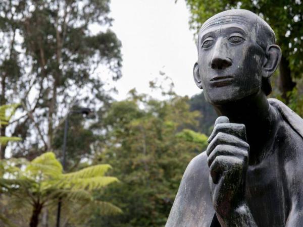 Foto de la estatua de San Alberto Magno.