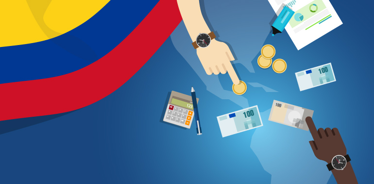 Manos con dinero y la bandera de Colombia